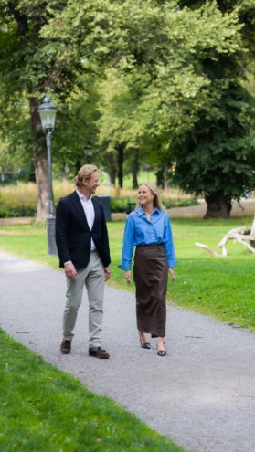 Jesper och Anna som rekryterar specialister inom försäljning.